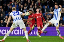 Arsenal, Liverpool đi tiếp, Chelsea chia tay Cúp Liên đoàn