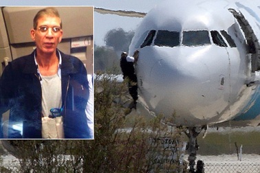 Không tặc đeo đai bom khống chế máy bay Ai Cập chở 88 người