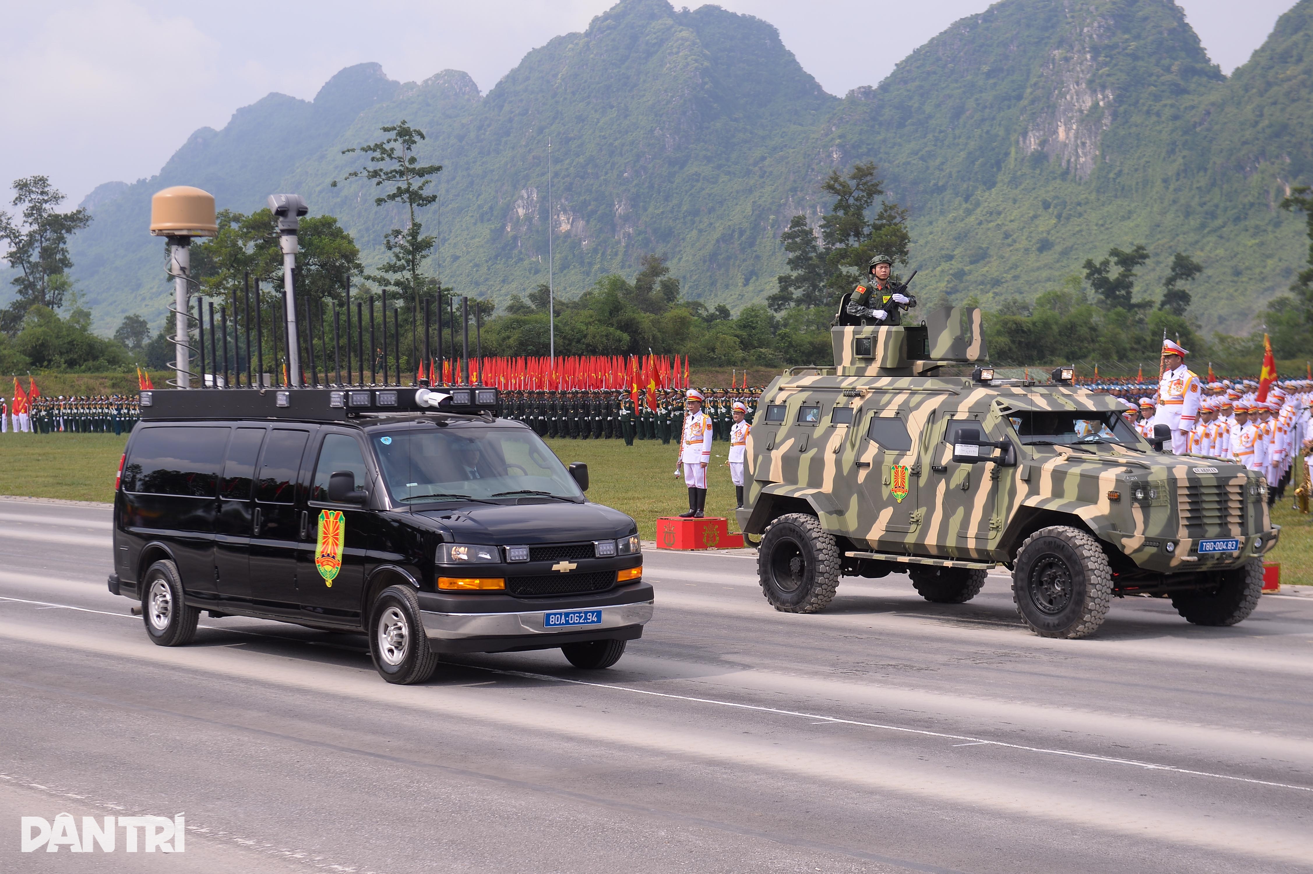 Chiêm ngưỡng dàn xe bọc thép, xe chống bạo loạn Bộ Công an diễu binh - 7 Chiêm ngưỡng dàn xe bọc thép, xe chống bạo loạn Bộ Công an diễu binh - 7