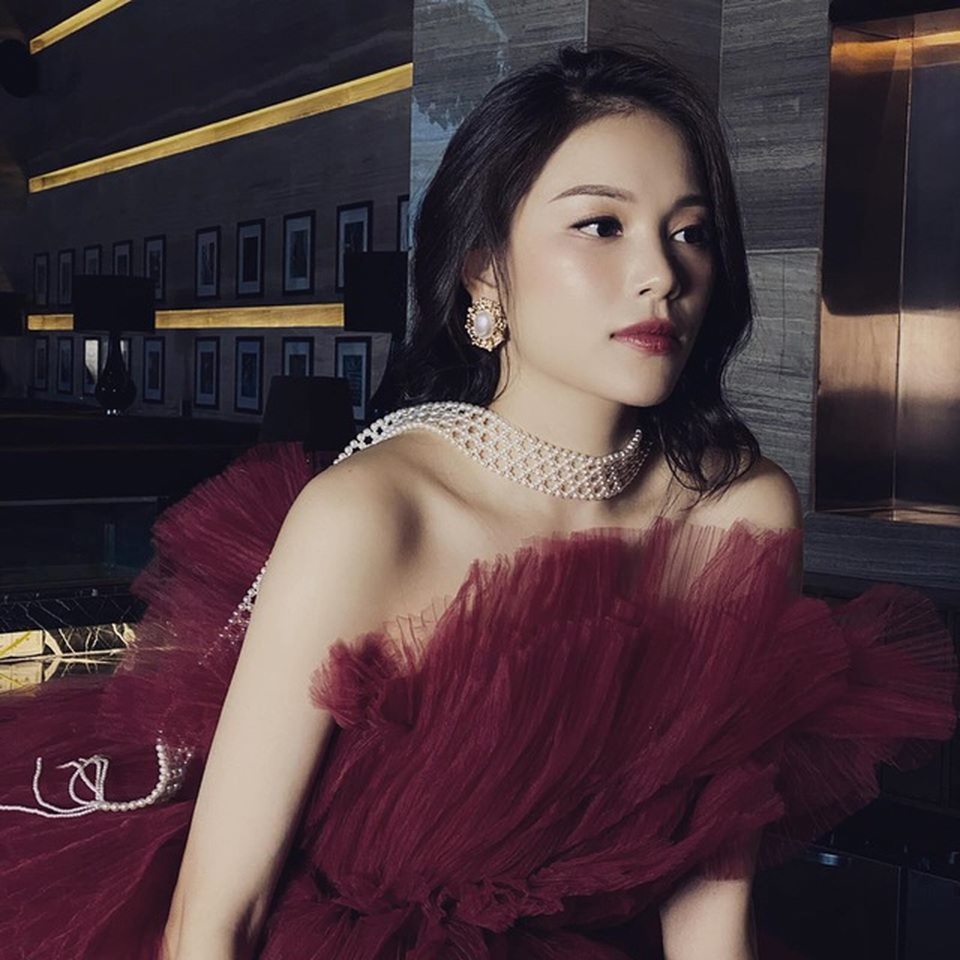 Lên báo Anh nhờ đeo khẩu trang, Linh Rin hé lộ Phillip Nguyễn tạo cảm hứng - 7 Lên báo Anh nhờ đeo khẩu trang, Linh Rin hé lộ Phillip Nguyễn tạo cảm hứng - 7