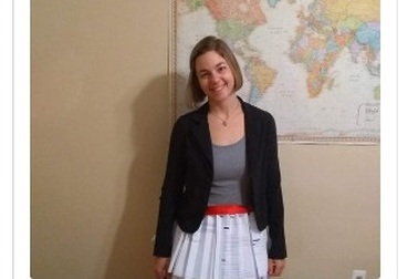 Cô gái mặc chiếc váy từ 17 lá thư từ chối trong ngày bảo vệ luận án tiến sĩ