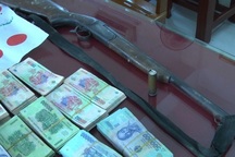 Bắt 36 con bạc, thu hơn 1 tỷ đồng và khẩu súng đã lên đạn