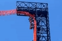 Nhóm du khách bị treo ngược trên tàu lượn siêu tốc ở Trung Quốc vì mất điện