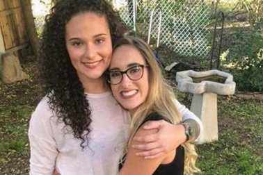 Cặp đôi đồng tính ăn ý "nhất quả đất": Âm thầm lên kế hoạch cầu hôn giống hệt nhau