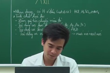 Thầy giáo trẻ hát chế “Duyên phận” dạy học sinh cách phân biệt axit-bazơ