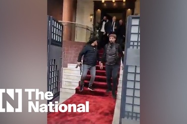 Quân nổi dậy áp giải Thủ tướng Syria khỏi nhà