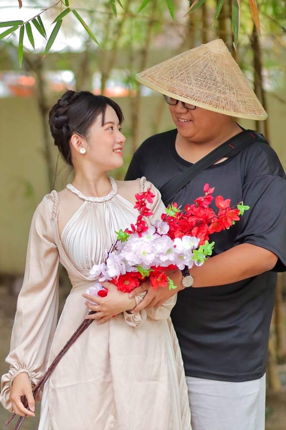 Chàng trai nặng 150kg tán đổ cô gái 35kg xinh như hot girl - 3 Chàng trai nặng 150kg tán đổ cô gái 35kg xinh như hot girl - 3