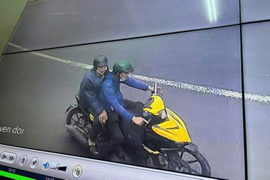 Người đàn ông ở TPHCM bị giật dây chuyền trị giá 100 triệu đồng