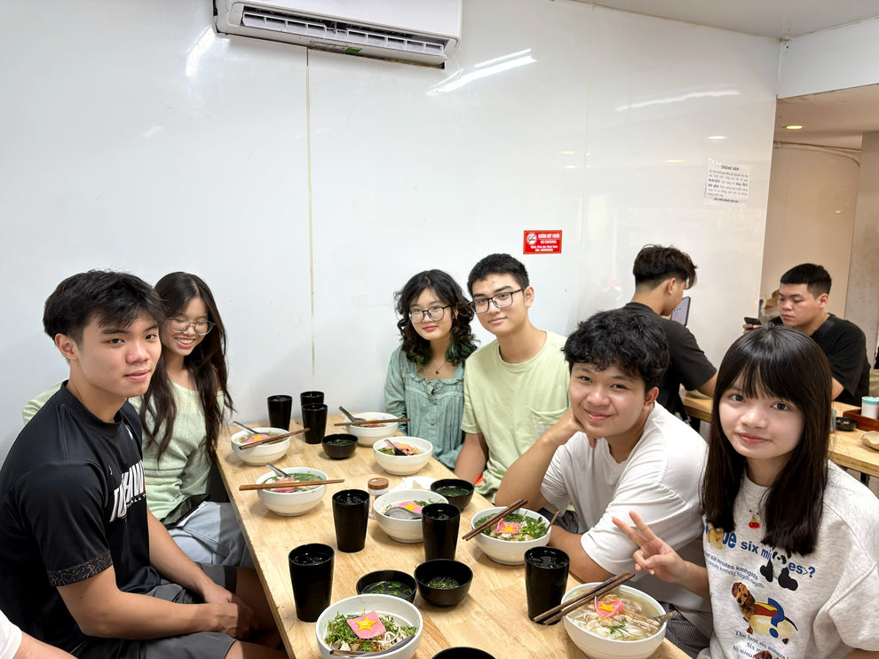 Quán phở gà “yêu nước” gây sốt dịp Quốc khánh 2/9 ở Hà Nội - 4 Quán phở gà “yêu nước” gây sốt dịp Quốc khánh 2/9 ở Hà Nội - 4