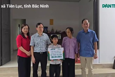 Bạn đọc Dân trí thắp sáng hy vọng cho cậu bé mồ côi và bà ngoại bệnh nặng