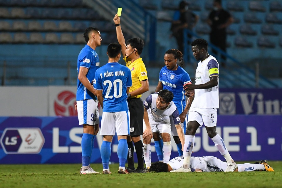 CLB Hà Nội 4-0 Than Quảng Ninh: Quang Hải rực sáng - 7 CLB Hà Nội 4-0 Than Quảng Ninh: Quang Hải rực sáng - 7