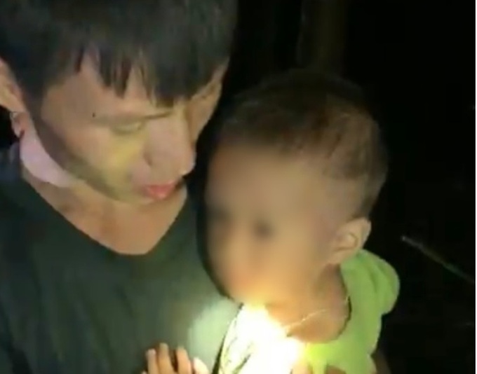 Cháu bé Vương Khánh H. đã được tìm thấy sau khi bị lạc.