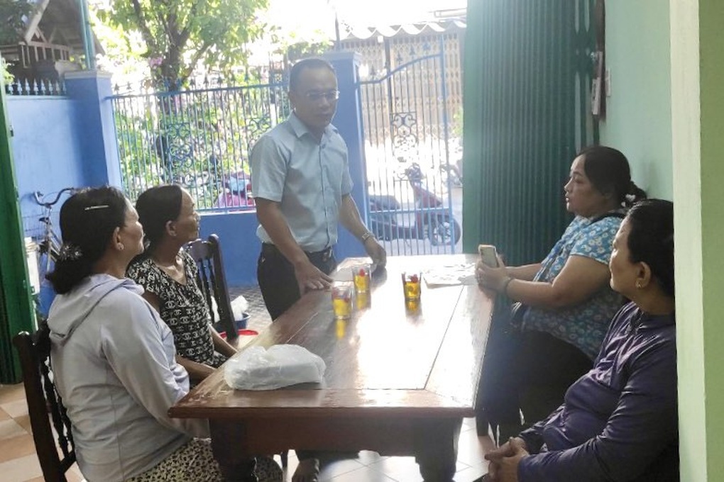 Báo Dân trí tặng quà tri ân gia đình người có công ở miền Trung, Tây Nguyên - 2 Báo Dân trí tặng quà tri ân gia đình người có công ở miền Trung, Tây Nguyên - 2