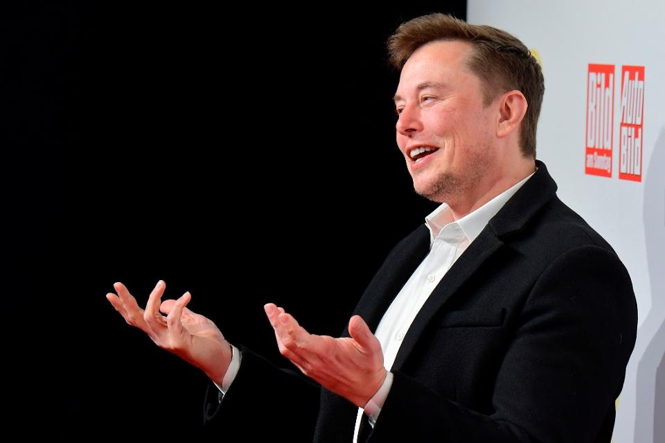 Vượt qua ông Buffett, ông chủ Tesla trở thành tỷ phú giàu thứ 7 thế giới - 1 Vượt qua ông Buffett, ông chủ Tesla trở thành tỷ phú giàu thứ 7 thế giới - 1