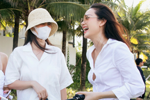 Đông Nhi "trùm kín mít" đến giúp Minh Hằng chuẩn bị cho đám cưới