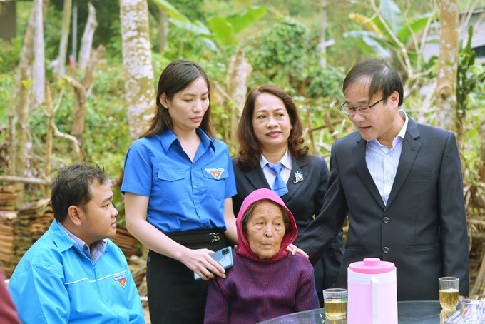 VNPT Quảng Ngãi trao nhà nhân ái cho người nghèo và cựu thanh niên xung phong  - Ảnh 2.