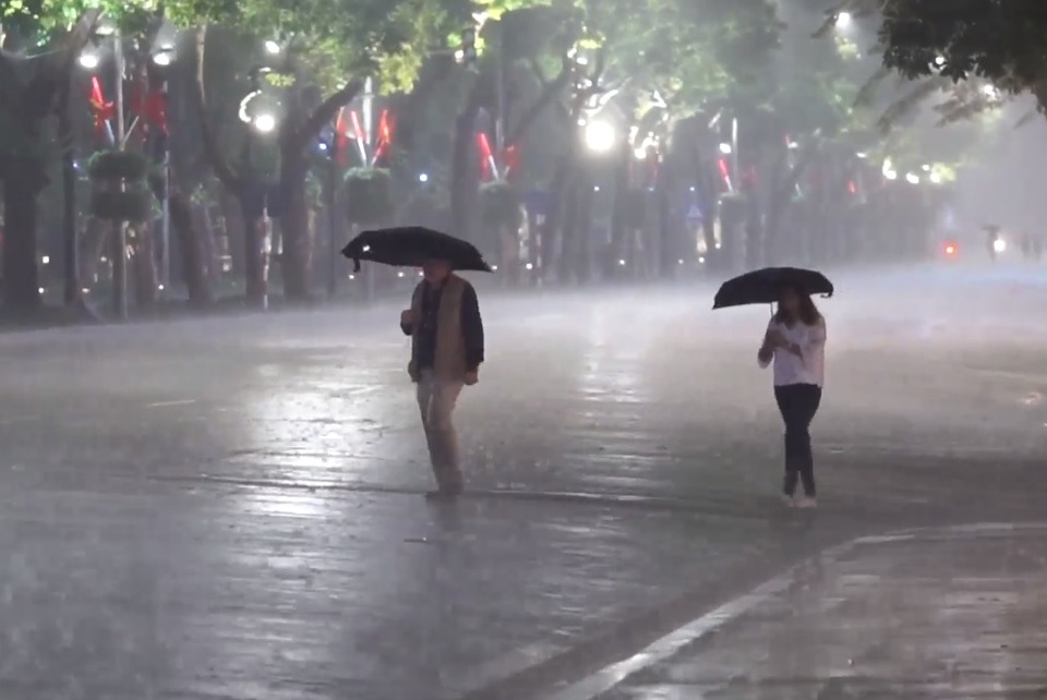 Vì sao mưa rào như mùa hè trong đêm giao thừa và đầu năm mới? - 1 Vì sao mưa rào như mùa hè trong đêm giao thừa và đầu năm mới? - 1