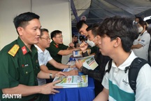 Sinh viên tốt nghiệp xuất sắc vào quân đội có thể hưởng phụ cấp 250% lương