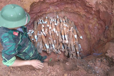 Phát hiện lượng lớn đạn pháo còn nguyên kíp nổ tại Đà Lạt