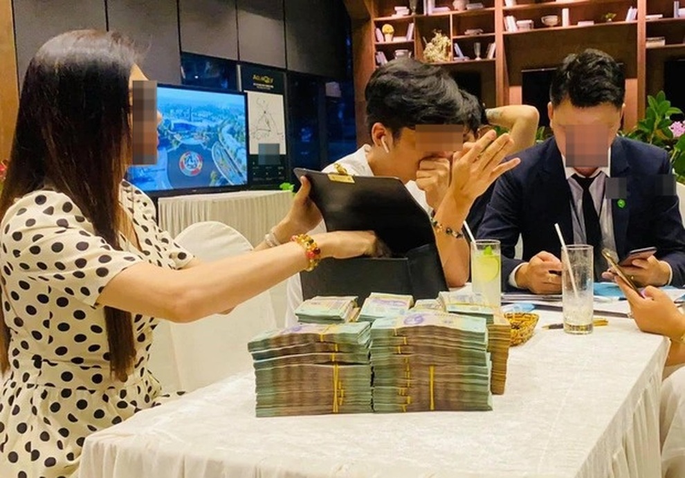 Mua chung cư chưa đủ điều kiện mở bán: Loạt cảnh báo để tránh mất oan cọc - 1 Mua chung cư chưa đủ điều kiện mở bán: Loạt cảnh báo để tránh mất oan cọc - 1