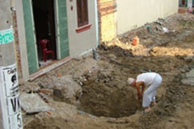 Thi công cẩu thả, công nhân vòi tiền dân