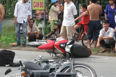 Tông thùng rác, 2 người chết, 1 người bị thương