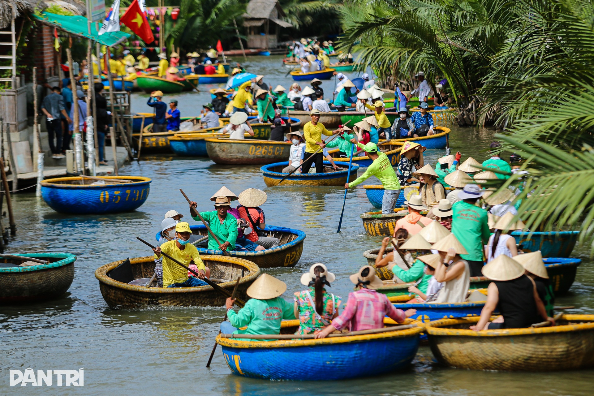 Trải nghiệm lắc thúng bồng bềnh trên sông nước ở rừng dừa Quảng Nam - 6 Trải nghiệm lắc thúng bồng bềnh trên sông nước ở rừng dừa Quảng Nam - 6