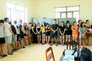 Kiểm tra khách sạn phát hiện nhóm thanh niên phê ma túy