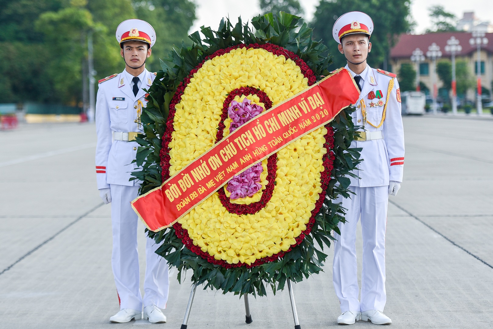 Đoàn 300 mẹ Việt Nam anh hùng xúc động vào Lăng viếng Bác - 17 Đoàn 300 mẹ Việt Nam anh hùng xúc động vào Lăng viếng Bác - 17