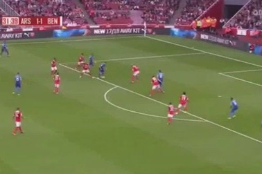 Arsenal 2-1 Benfica: Walcott lập cú đúp
