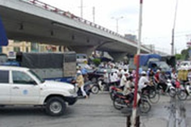 Tạm ngừng thi công hầm đường bộ Ngã Tư Vọng