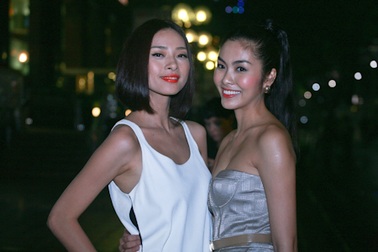 Tăng Thanh Hà, Ngô Thanh Vân “du hí”  trời Sing