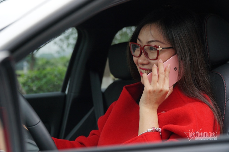 Những màn đãng trí khó đỡ của chị em khi lái ô tô - 6 Những màn đãng trí khó đỡ của chị em khi lái ô tô - 6