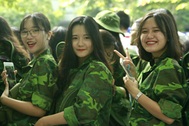 Học sinh trường Lương Thế Vinh "cực chất" với màu áo lính ngày khai giảng