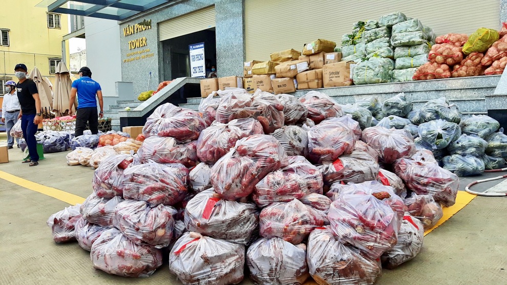 TPHCM: Chợ 0 đồng vượt khó giúp đỡ người nghèo trong khu cách ly, nhà trọ - 2 TPHCM: Chợ 0 đồng vượt khó giúp đỡ người nghèo trong khu cách ly, nhà trọ - 2