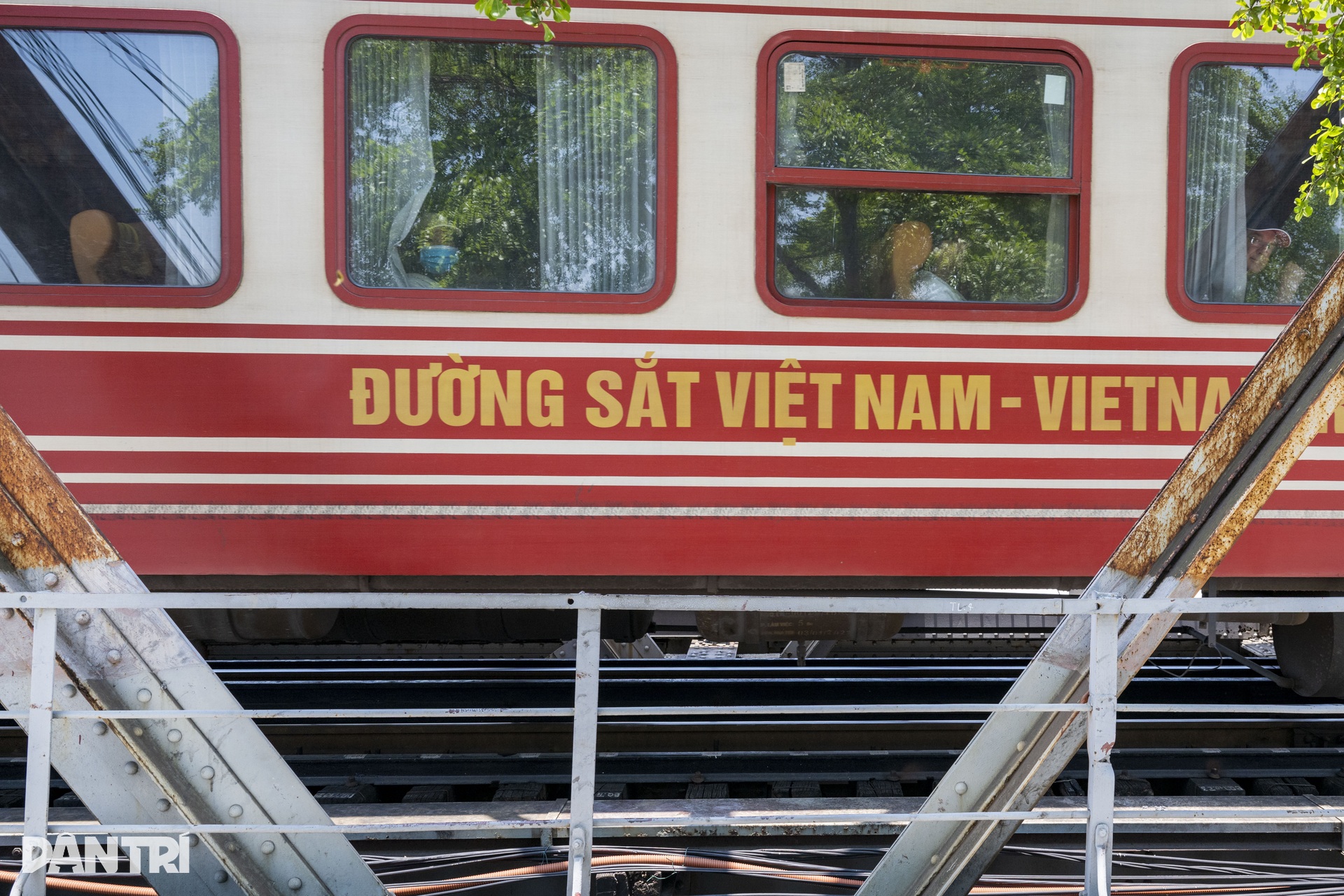 Diện mạo mới của cầu Long Biên trước giờ các phương tiện lưu thông trở lại - 11