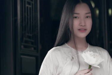 Nhan sắc “Nàng thơ xứ Huế” trên các chuyến bay Việt Nam và truyền hình Hàn Quốc