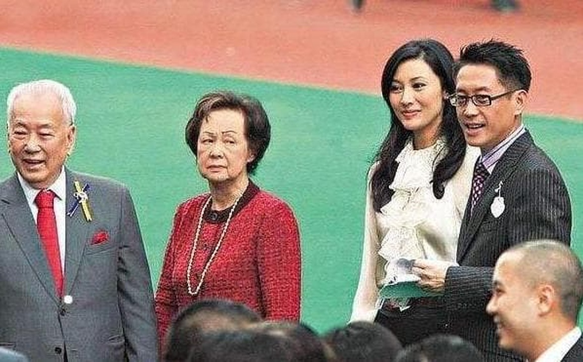 Cái kết bất ngờ của hoa hậu nổi tiếng hai lần mang danh tiểu tam - 7 Cái kết bất ngờ của hoa hậu nổi tiếng hai lần mang danh tiểu tam - 7