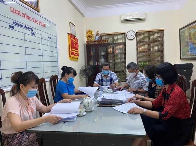 Tổ thẩm định quận Cầu Giấy họp xét duyệt hỗ trợ người lao động tạm hoãn hợp đồng lao động, nghỉ việc không hưởng lương do đại dịch Covid 19.