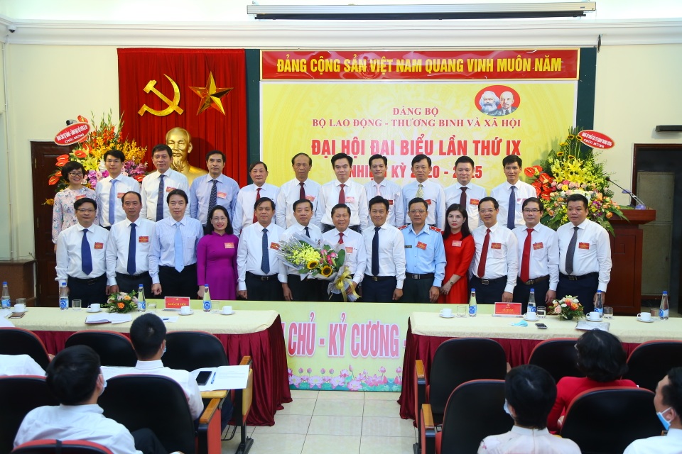 Thứ trưởng Lê Tấn Dũng tái đắc cử Bí thư Đảng uỷ Bộ LĐ - TB  XH - 3