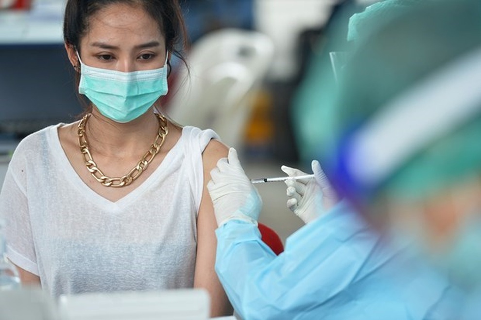 Lo tái bùng dịch, các nước giàu châu Á tăng tốc tiêm chủng - 1 Lo tái bùng dịch, các nước giàu châu Á tăng tốc tiêm chủng - 1