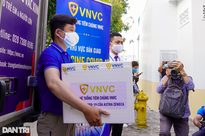 Giấc mơ đẹp của nữ bác sĩ được tiêm vắc xin ngừa Covid-19 đầu tiên - 7 Giấc mơ đẹp của nữ bác sĩ được tiêm vắc xin ngừa Covid-19 đầu tiên - 7