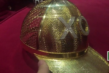 Cận cảnh chiếc nón vàng gần 1,85 tỷ đồng của đại gia Sài Gòn