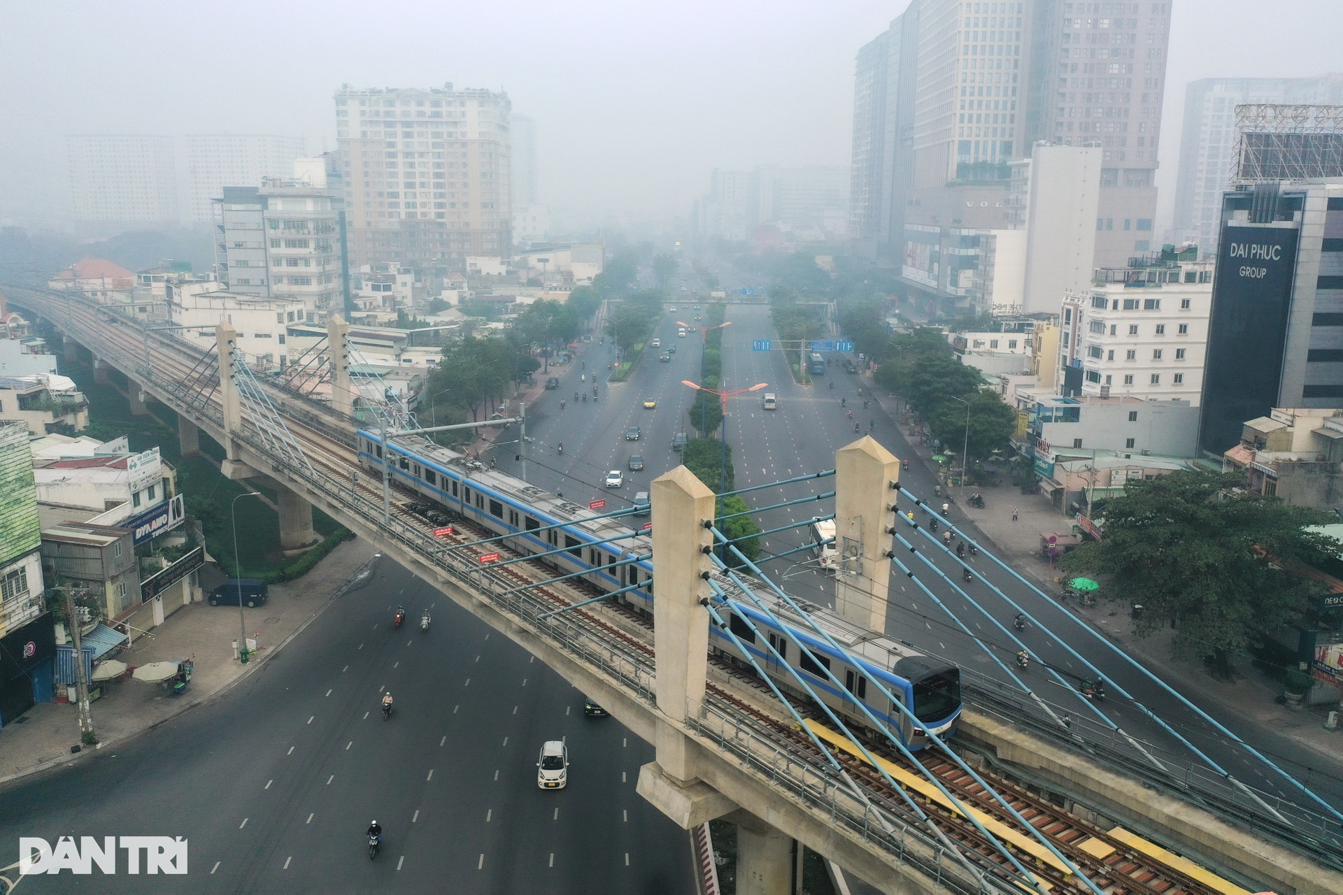 TPHCM se lạnh, chìm trong sương mù những ngày giáp Tết Nguyên đán - 8 TPHCM se lạnh, chìm trong sương mù những ngày giáp Tết Nguyên đán - 8