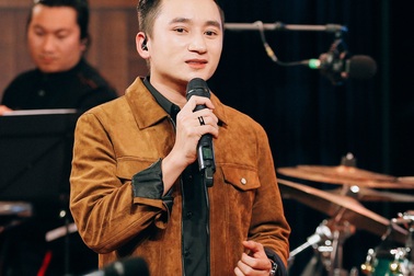 Phan Mạnh Quỳnh xuất hiện với chân dung mới lạ