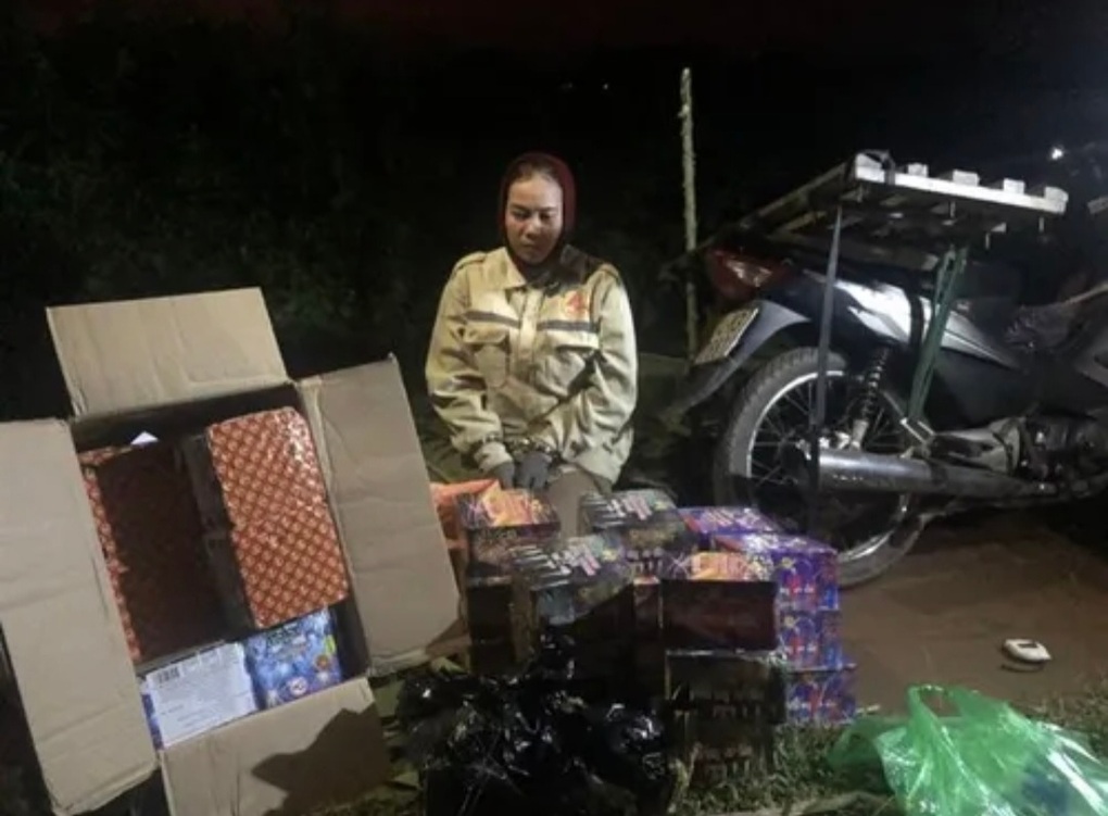 Liều mình chở pháo lậu qua biên giới chỉ vì một triệu đồng tiền công - 1