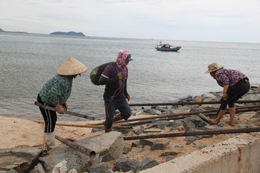 Cư dân vùng biển Hà Tĩnh nơi Formosa xả thải đầu độc: Khó khăn chồng chất