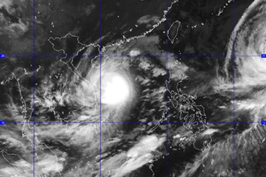 Bão số 11 áp sát vùng ven biển Quảng Trị - Quảng Ngãi