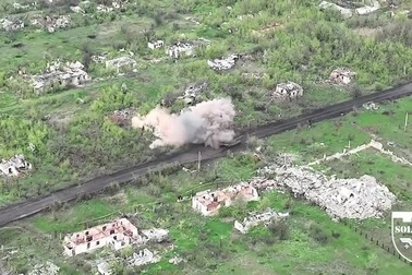 Ukraine phá hủy pháo cối 2S4 Tyulpan của Nga