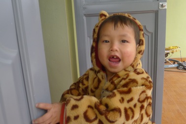 Bé Trọng mồ côi bố mẹ được đón Tết trong ngôi nhà mới